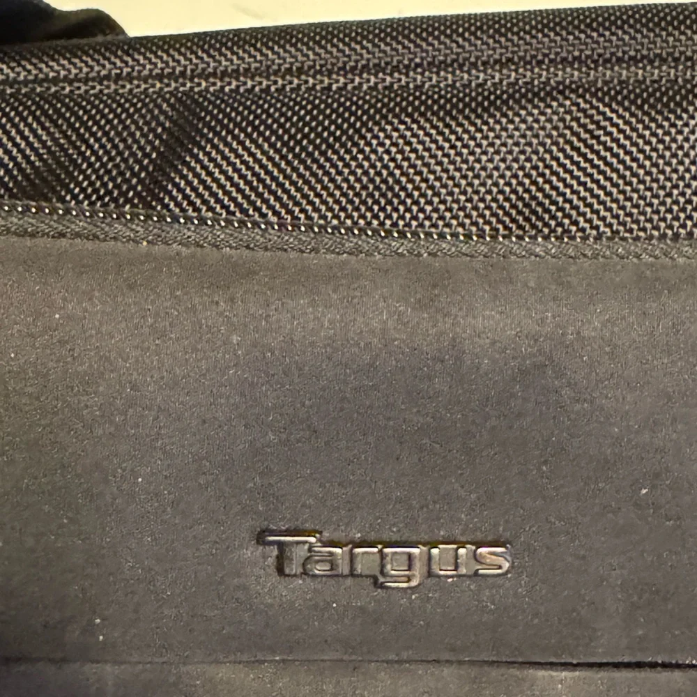 Targus High End Soft Matte Black Men's Briefcase Laptop Shoulder Bag MINTY